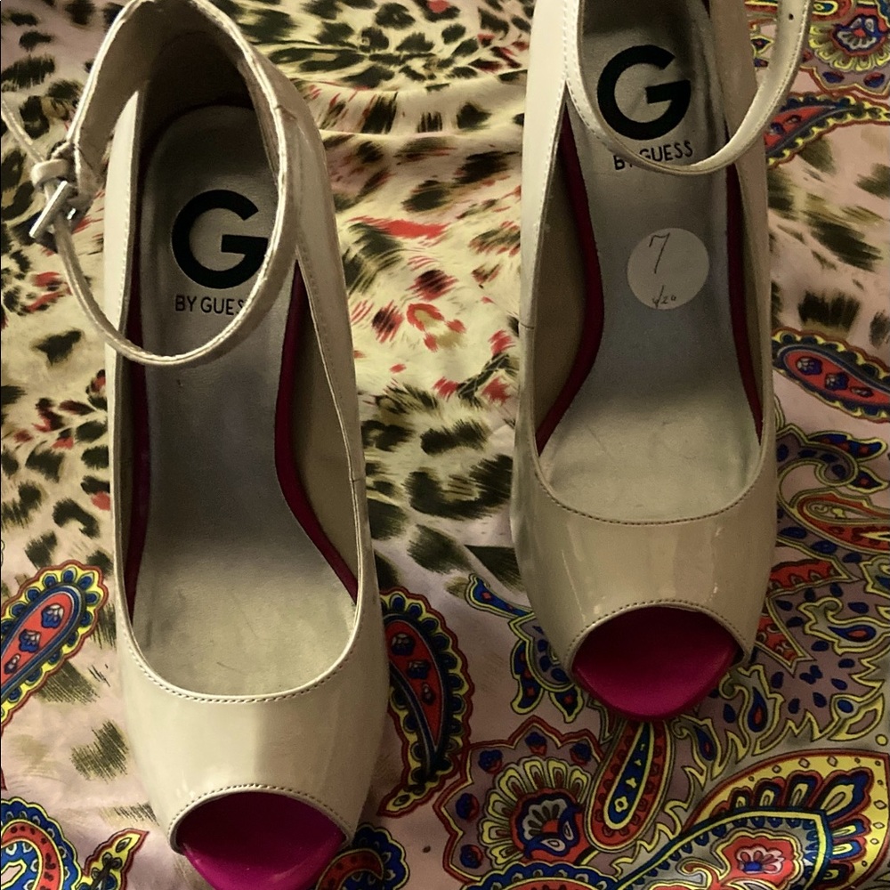 GUESS CHUNKY HEELS